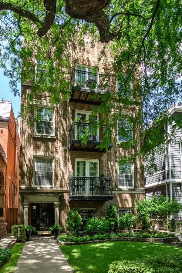 640 W Fullerton Parkway #3, Chicago, IL 60614