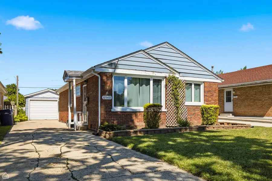 8940 S Utica Avenue, Evergreen Park, IL 60805 - #2