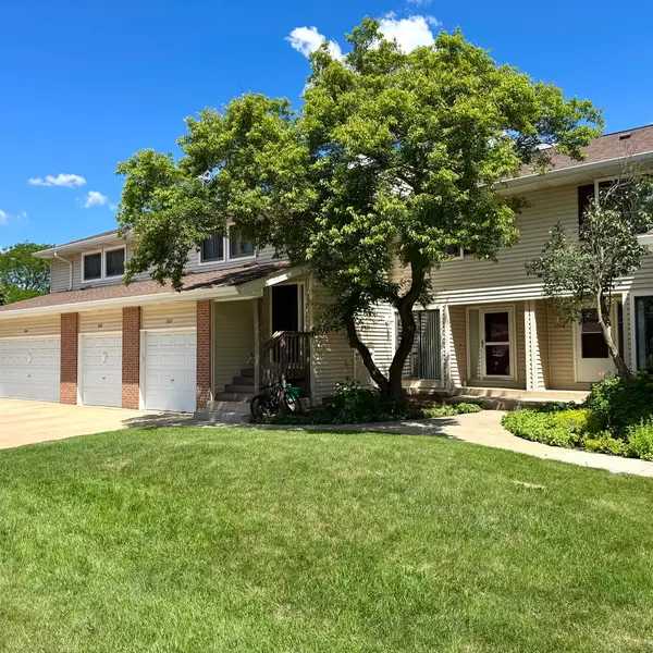 1036 N Pine Tree Circle, Buffalo Grove, IL 60089