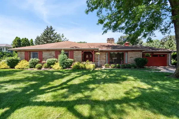 6650 N Lightfoot Avenue, Chicago, IL 60646