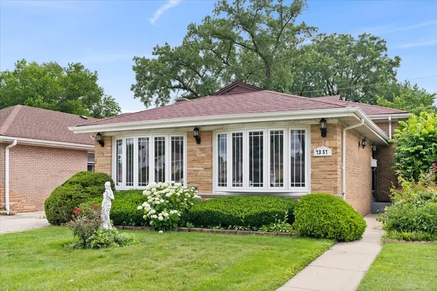 7357 N Crawford Avenue, Lincolnwood, IL 60712 - #2