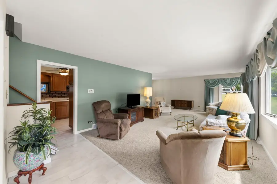 3S582 Behrs Circle Drive, Warrenville, IL 60555 - #3