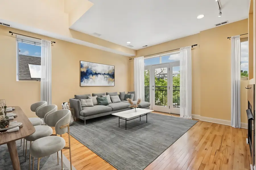 945 N Honore Street #3, Chicago, IL 60622 - #3
