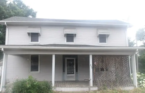 233 Buena Vista Street, Paris, IL 61944