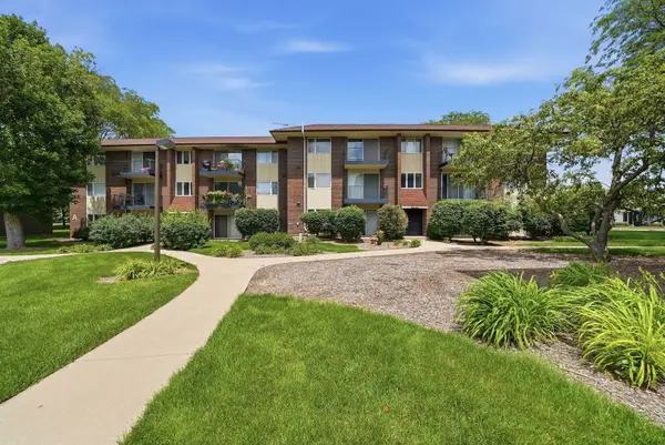 5S066 Pebblewood Lane #B12, Naperville, IL 60563
