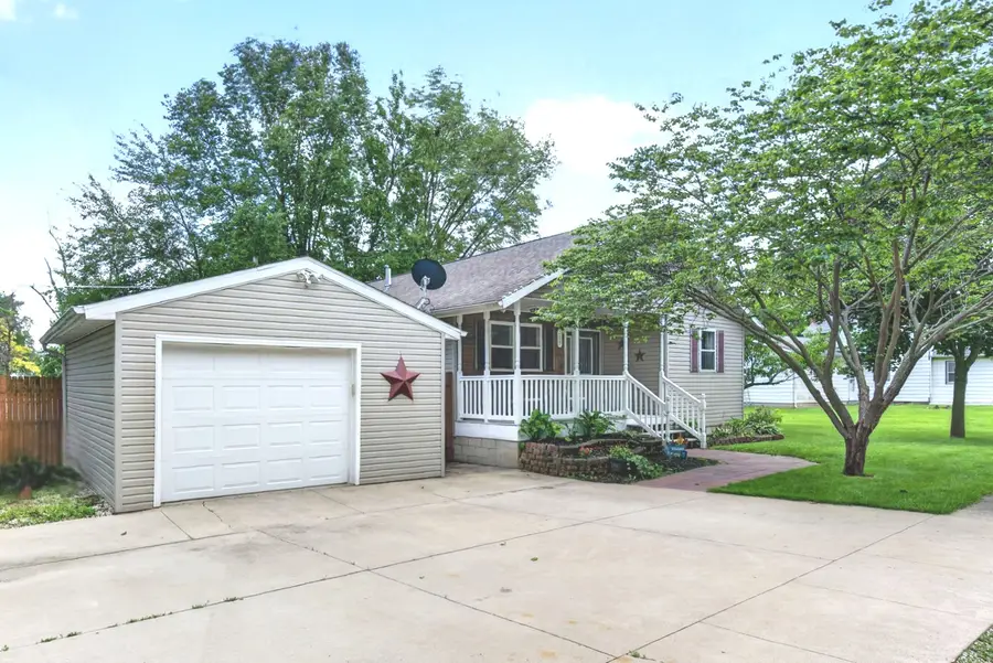 207 E Main Street, Cornell, IL 61319 - #3