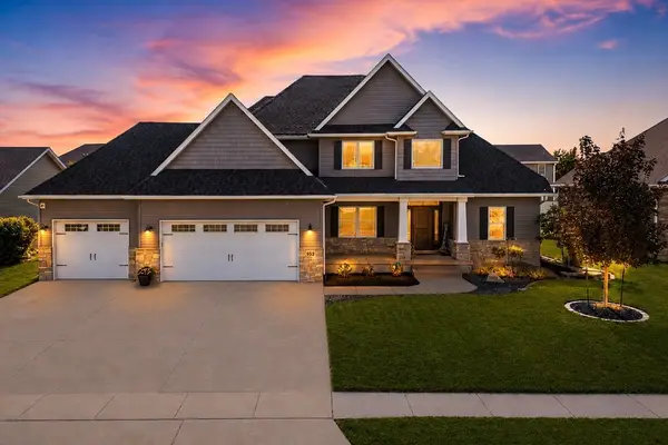 852 Stonebridge Circle, Eldridge, IA 52748