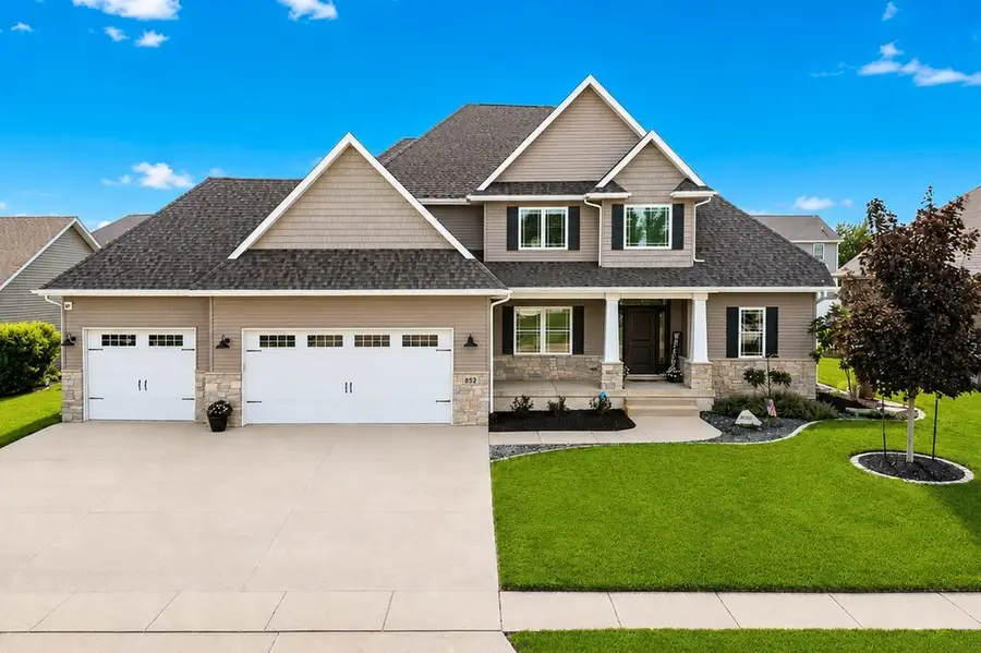 852 Stonebridge Circle, Eldridge, IA 52748 - #2