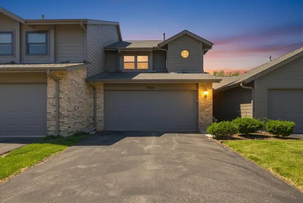 8044 Wildwood Lane, Darien, IL 60561