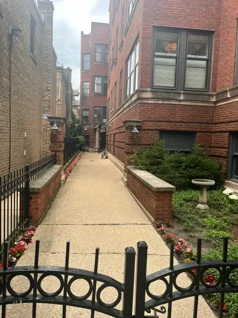 3556 N Pine Grove Avenue #2, Chicago, IL 60657