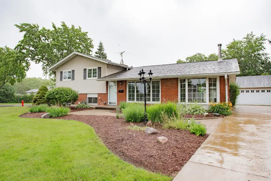 525 Briarcliff Lane, Hoffman Estates, IL 60169 - #2