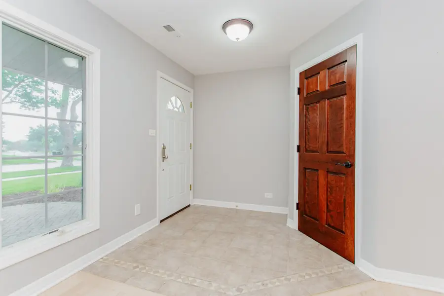 525 Briarcliff Lane, Hoffman Estates, IL 60169 - #3