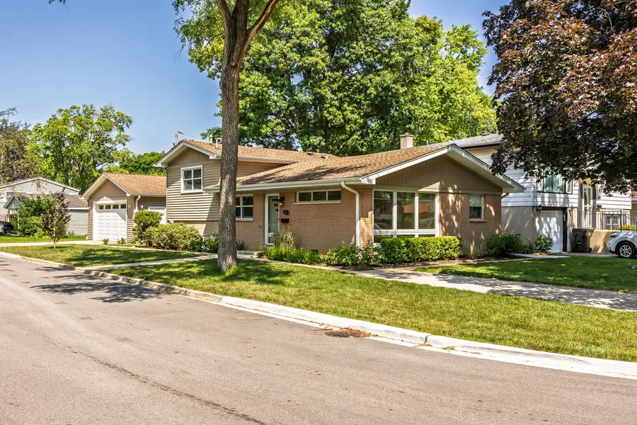106 W Cedar Street, Arlington Heights, IL 60005 - #3