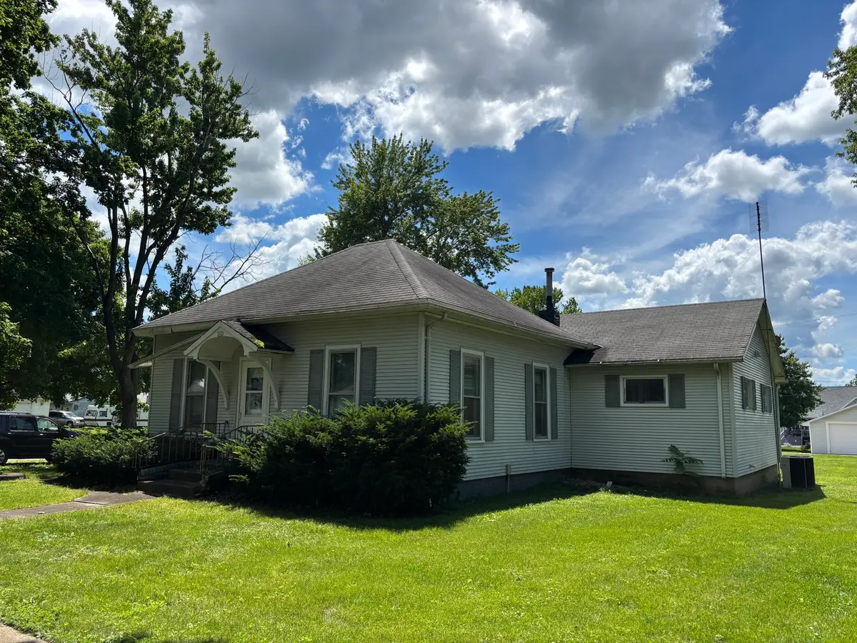 302 N Pine Street, Wenona, IL 61377 - #1