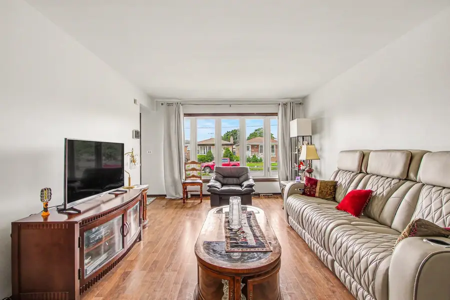 11503 S Avenue J, Chicago, IL 60617 - #2