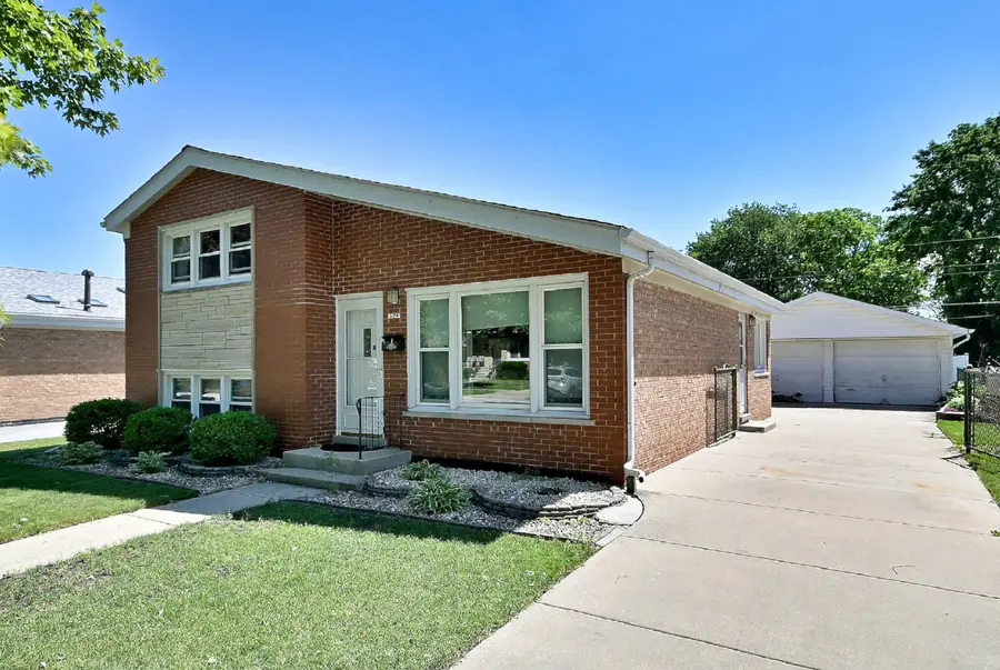 8925 S 49th Court, Oak Lawn, IL 60453 - #2