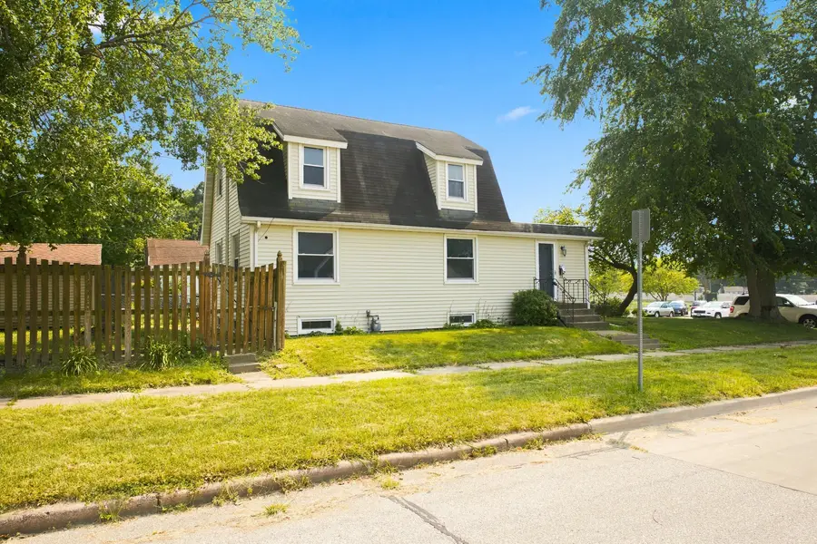 2306 19th Avenue, Moline, IL 61265 - #3