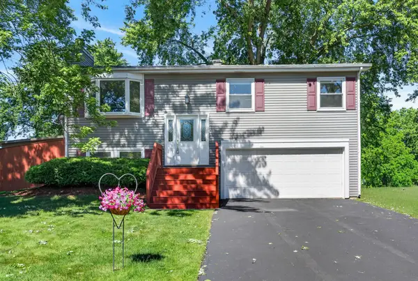 802 Prairie Avenue, Bartlett, IL 60103