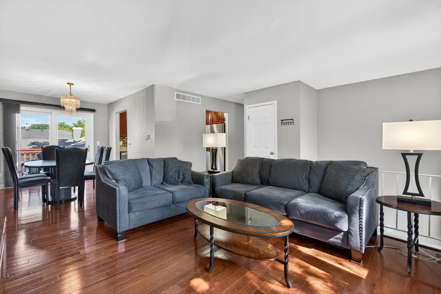 802 Prairie Avenue, Bartlett, IL 60103 - #3