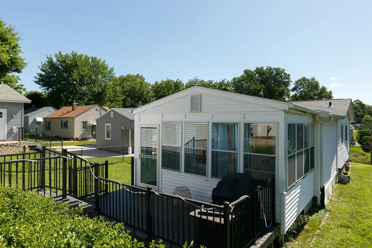 636 28th Street, Bettendorf, IA 52722 - #1