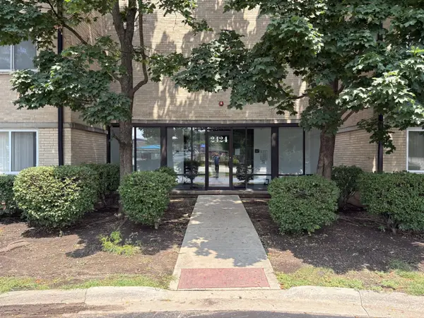 2424 E Oakton Street #4F, Arlington Heights, IL 60004