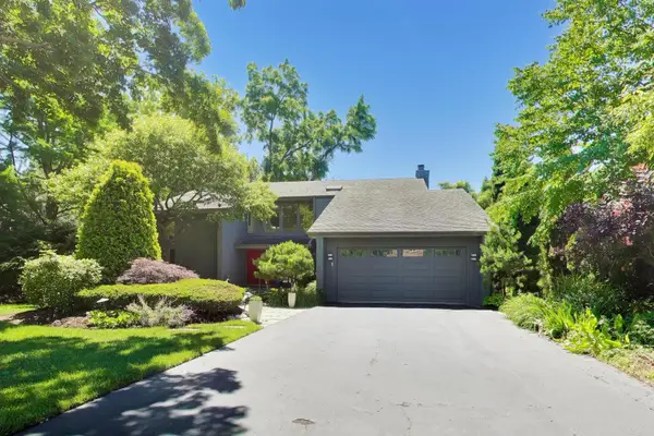 11515 Burr Oak Lane, Burr Ridge, IL 60527