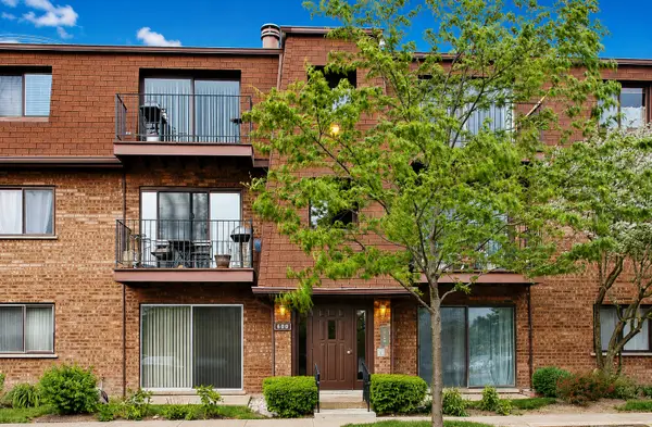 600 Cobblestone Circle #F, Glenview, IL 60025