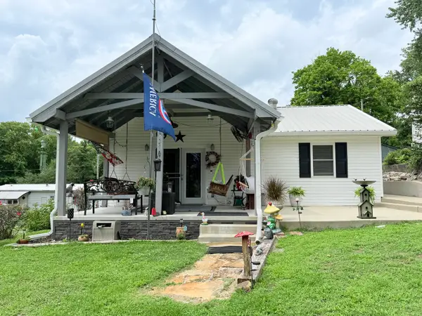 220 E Rose Street, Cave In Rock, IL 62919