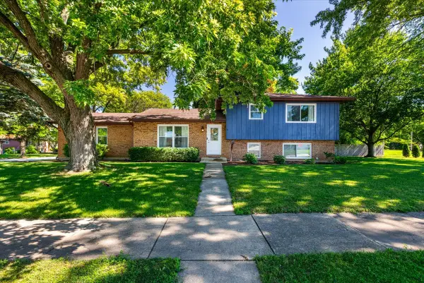 5 Redstart Road, Naperville, IL 60565