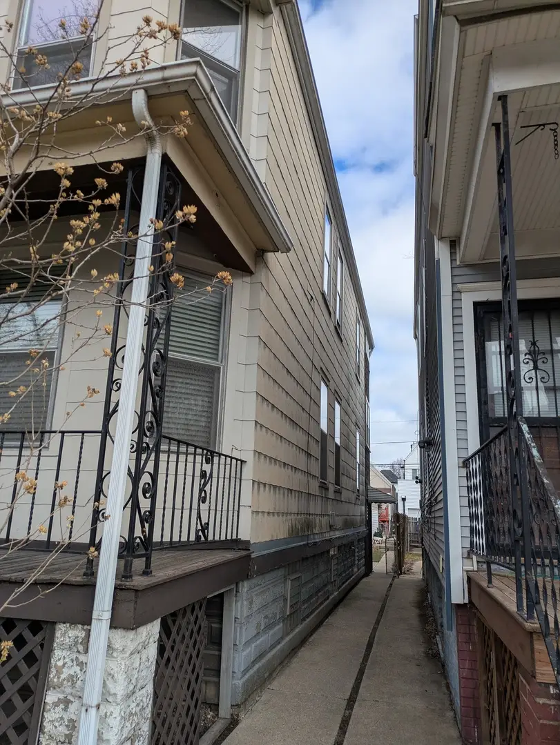2440 W Warner Avenue, Chicago, IL 60618 - #2
