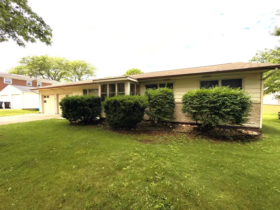 315 Mecherle Drive, Bloomington, IL 61701 - #3