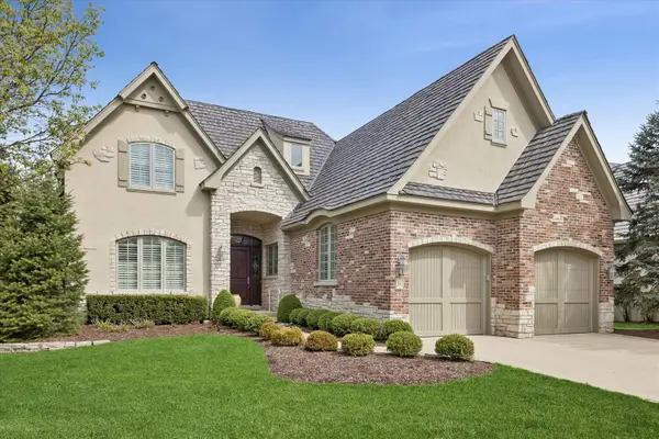 64 Forest Gate Circle, Oak Brook, IL 60523