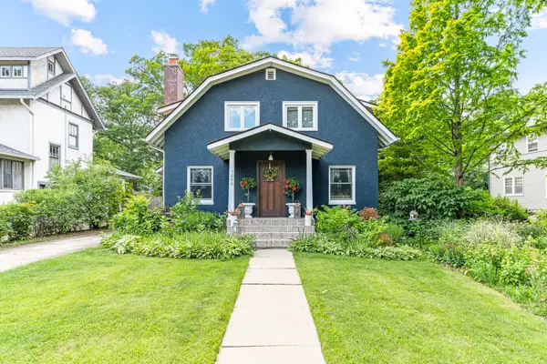 1494 Oakwood Avenue, Highland Park, IL 60035