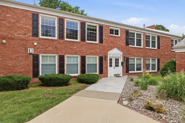 3215 E Locust Street #A2-21, Davenport, IA 52803