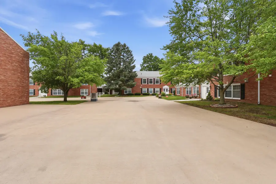 3215 E Locust Street #A2-21, Davenport, IA 52803 - #3