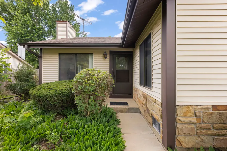 2S640 Continental Drive, Warrenville, IL 60555 - #2