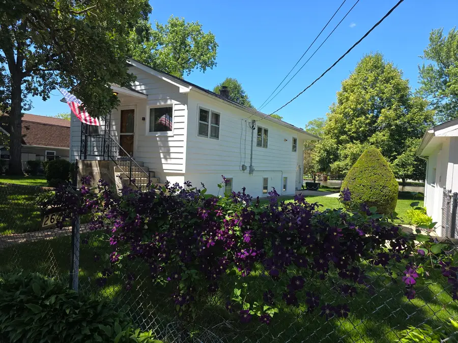26418 N Willow Avenue, Mundelein, IL 60060 - #2