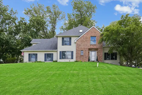 3451 Valley Oaks Drive, Clinton, IA 52732