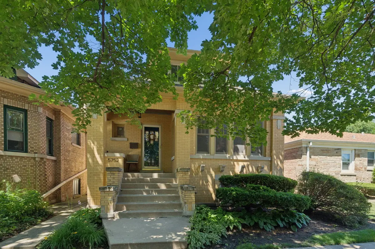 5752 N Sacramento Avenue, Chicago, IL 60659 - #1
