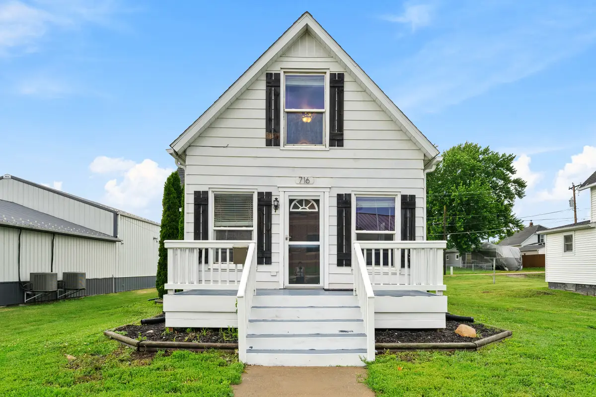 716 10th Street, Dewitt, IA 52742 - #1