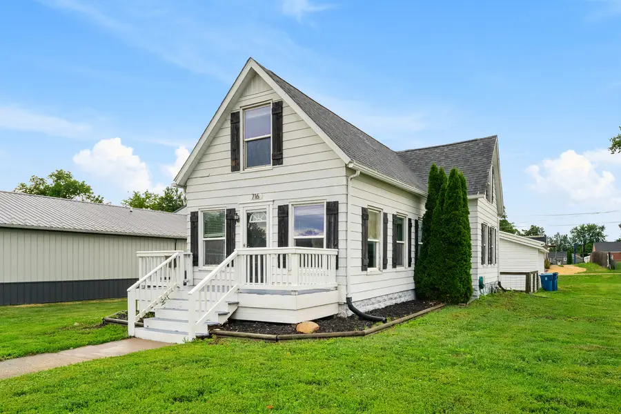 716 10th Street, Dewitt, IA 52742 - #2