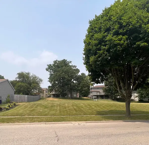 640 Highland Springs Drive, Elgin, IL 60123