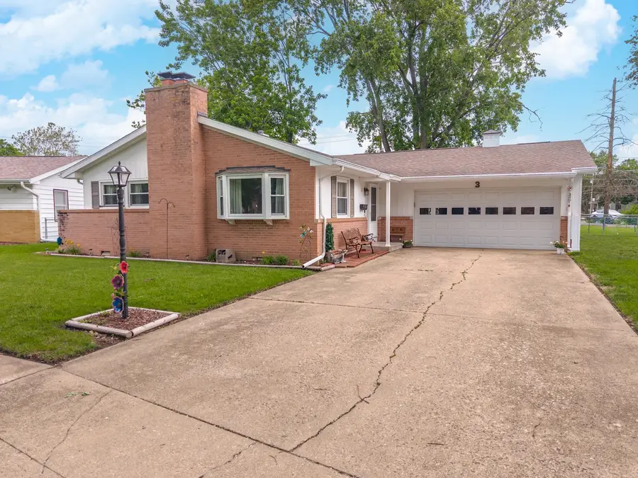 3 Manor Drive, Pontiac, IL 61764 - #2