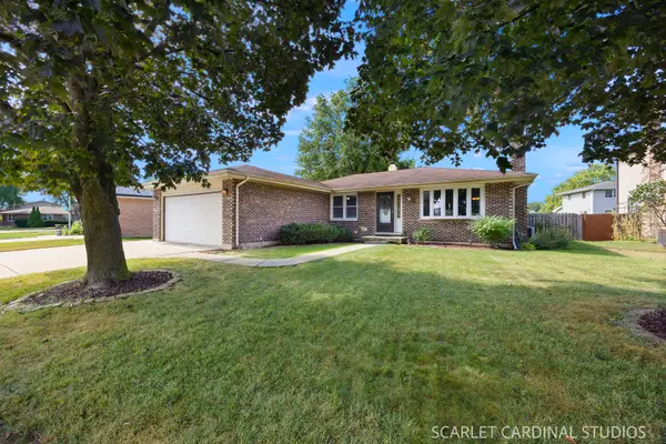 970 Dearborn Circle, Carol Stream, IL 60188