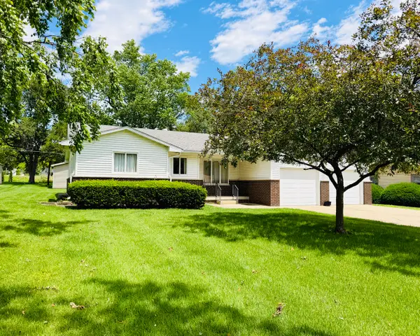 605 E Market Street, Farmer City, IL 61842