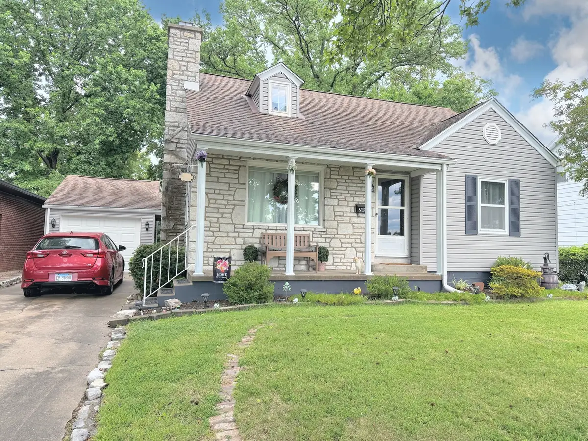 210 S Laurel Avenue, Du Quoin No 8, IL 62832 - #1