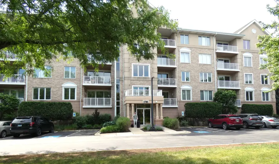 1761 Pavilion Way #301, Park Ridge, IL 60068 - #2