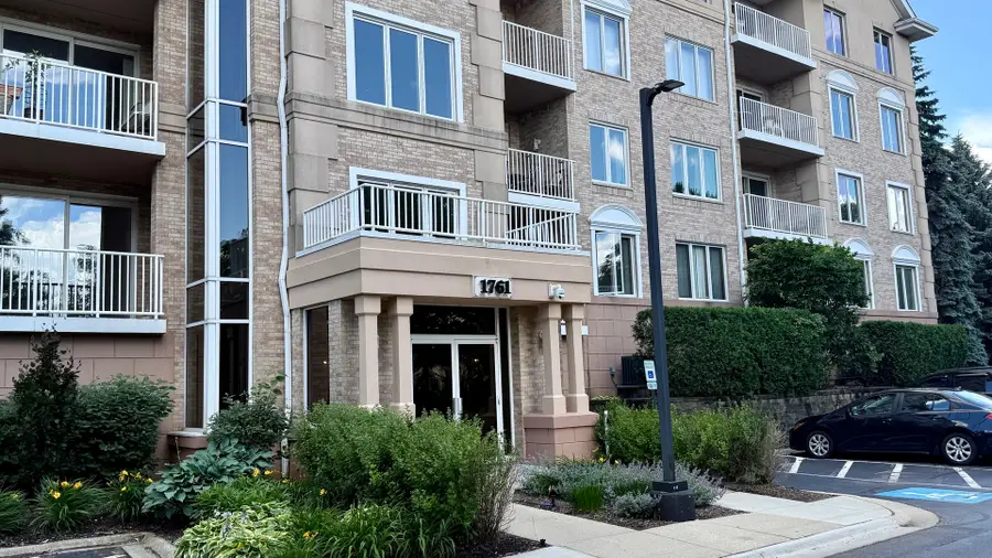 1761 Pavilion Way #301, Park Ridge, IL 60068 - #3