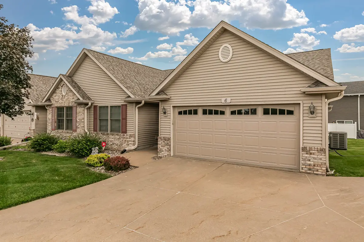 6 Northwest Crossing #6, Davenport, IA 52806 - #1