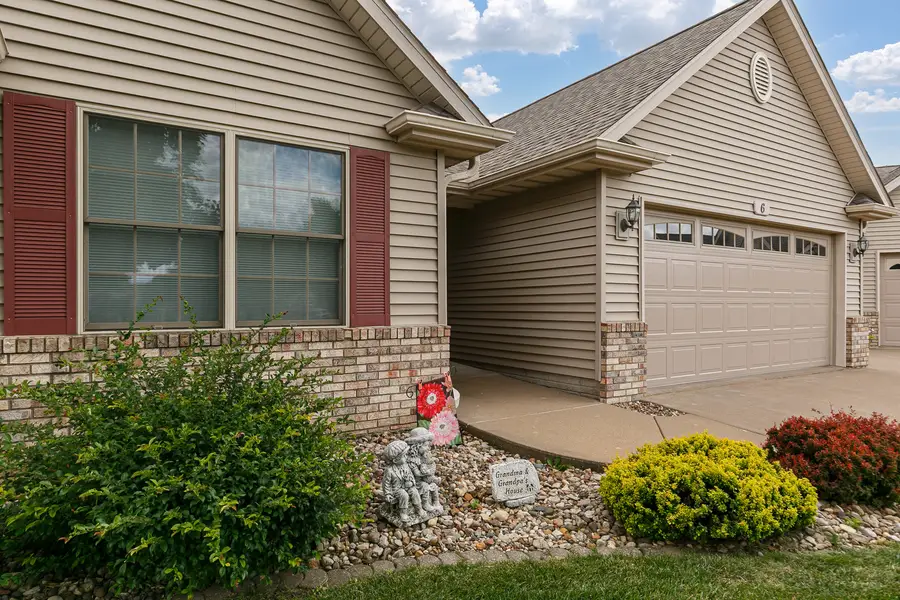 6 Northwest Crossing #6, Davenport, IA 52806 - #2